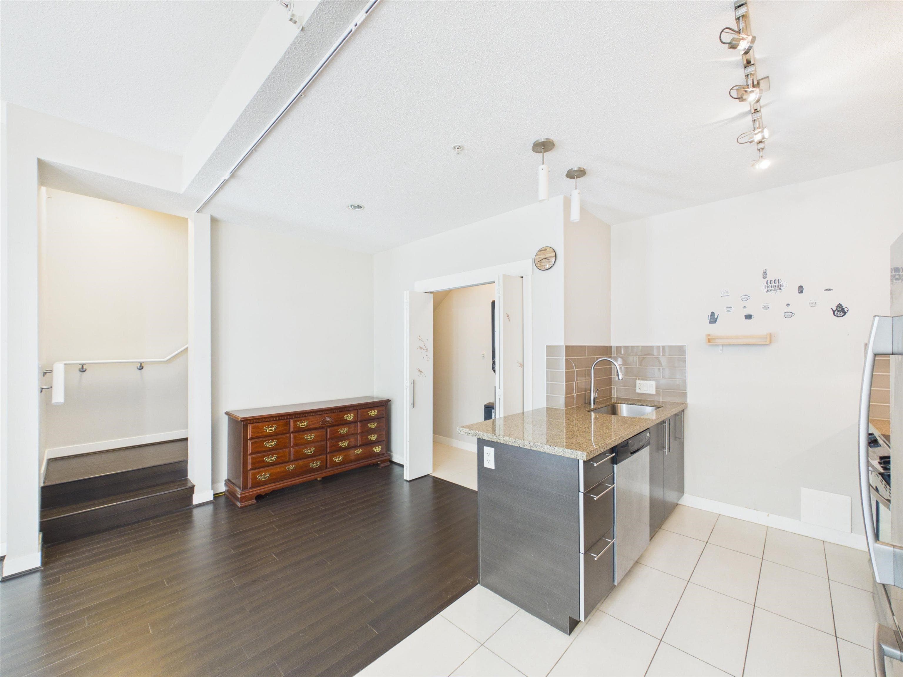 City Centre townhouses, Richmond, BC, photo 6